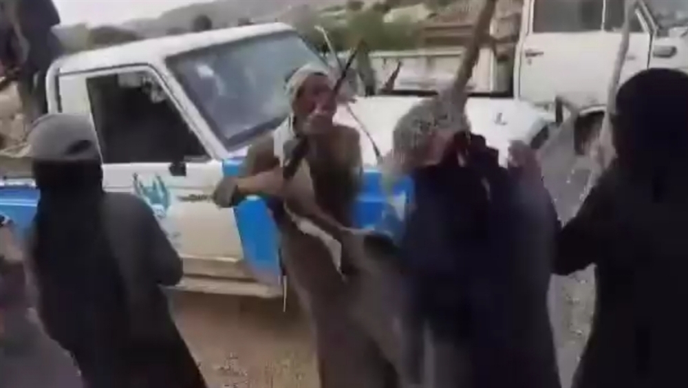 عمران.. عناصر الحوثي تعتدي بالضرب وإطلاق النار على نساء في بني صريم
