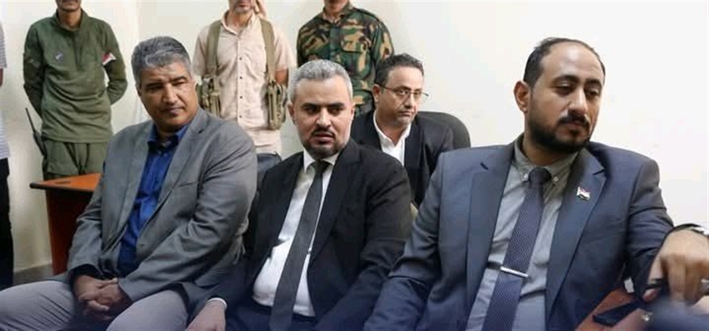 قيادات في الانتقالي تقتحم مكتب نائب وزير الإعلام بعدن وتفرض تعيين مسؤول جديد