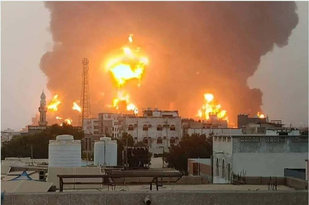 الكيان الإسرائيلي يوجّه «إنذاراً عاجلاً» بإخلاء ميناء الحديدة ويهدد بقصفه