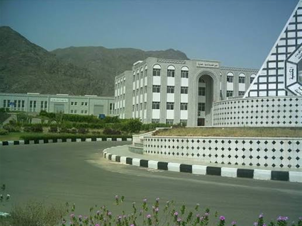 نقابة التدريس بجامعة تعز تدين اعتداء مسلح استهدف منزل دكتور أكاديمي واختطاف نجله