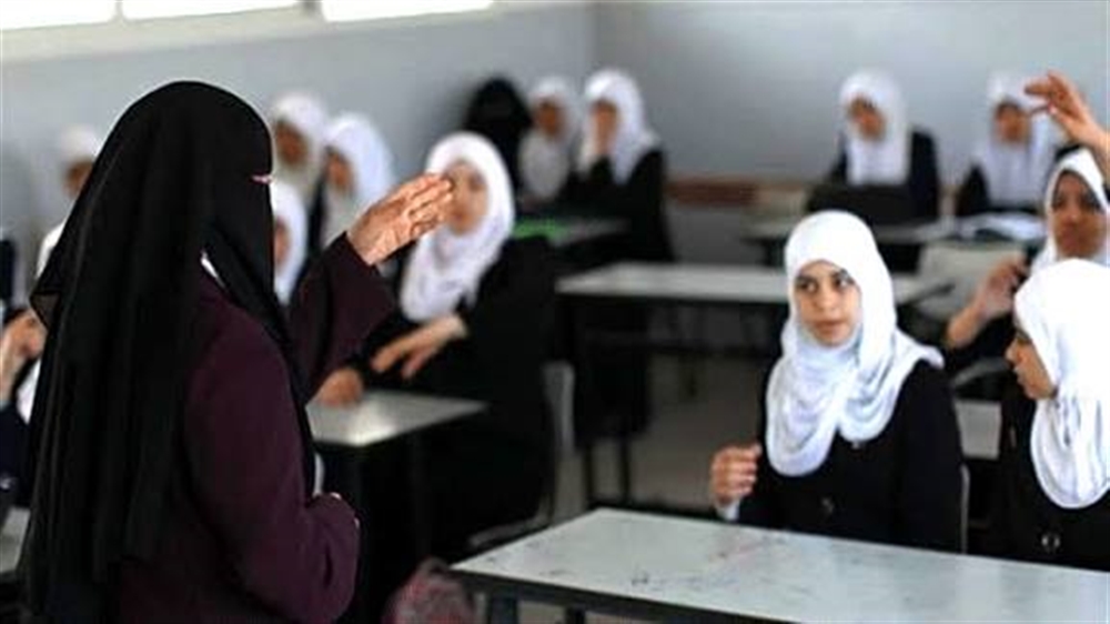 عدن.. معلمة تتعرض للإغماء المفاجئ أثناء أدائها واجبها التدريسي