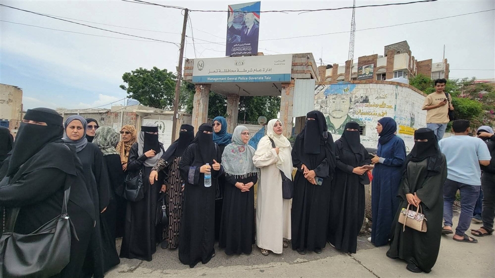 تعز.. احتجاجات غاضبة عقب اغتيال مديرة صندوق النظافة.. تفاصيل
