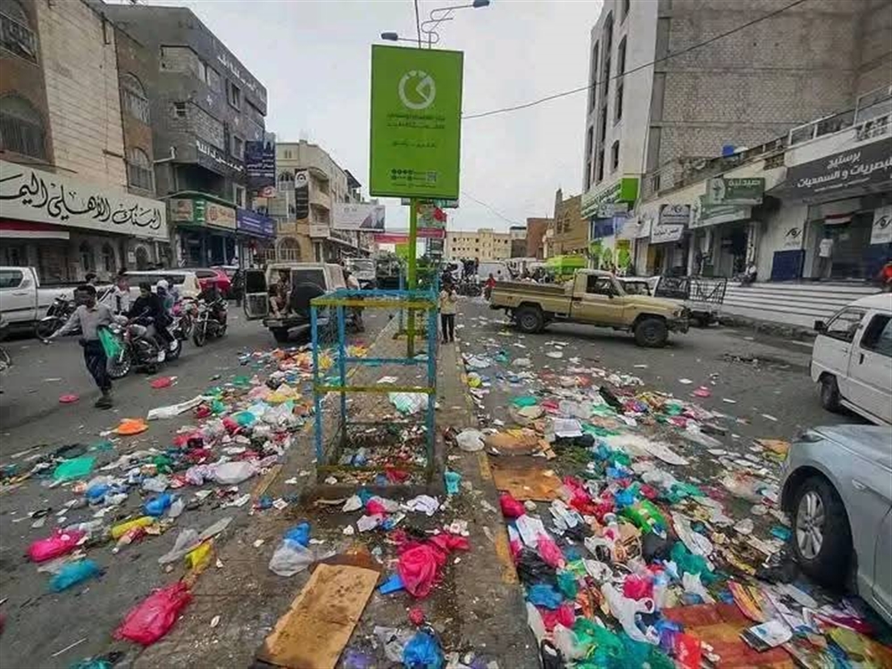 إضراب وإغلاق شوارع ووقفة نسائية في تعز احتجاجاً على اغتيال مديرة صندوق النظافة إفتهان المشهري