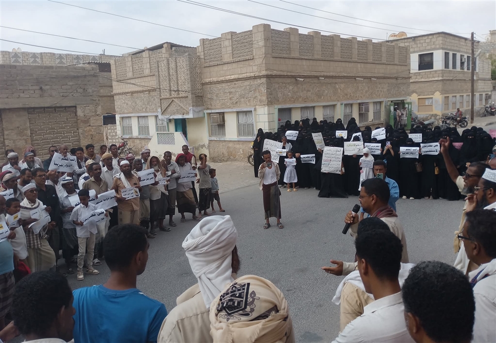 الأحزاب السياسية بحضرموت تدين قمع المعلمين وتطالب بإنصافهم