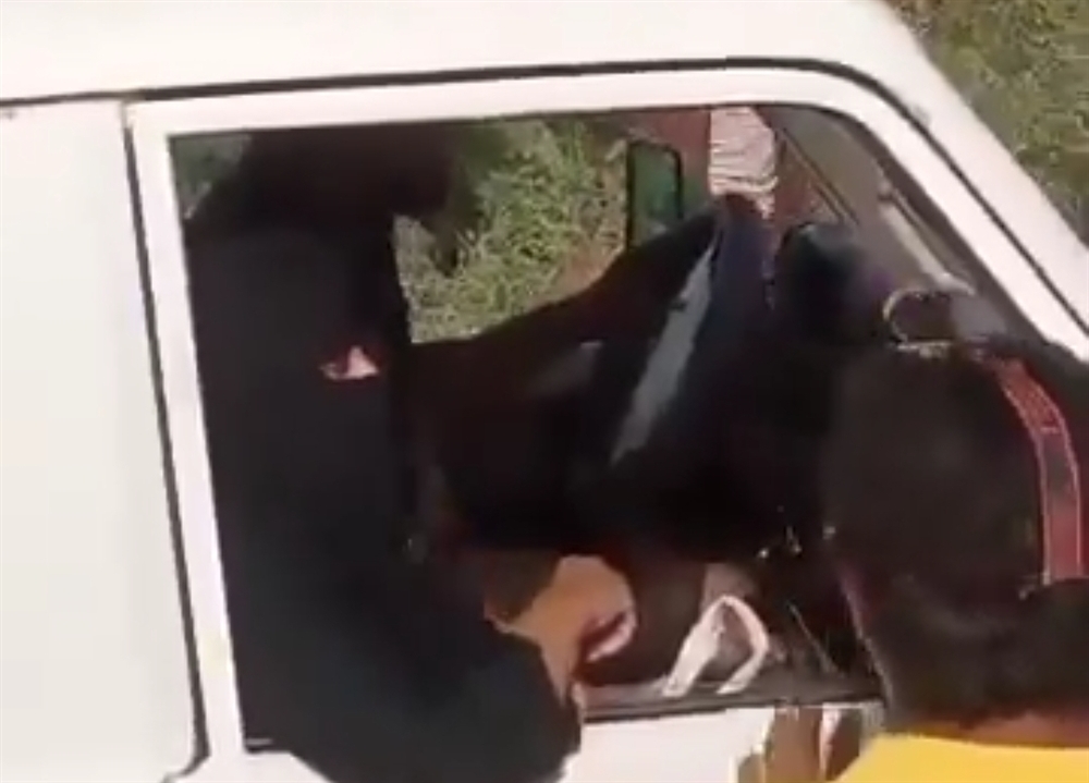 مواطنون يحبطون محاولة جندي اختطاف فتاة شرطة نسائية في لحج وتعزيزات تنقذ الجاني