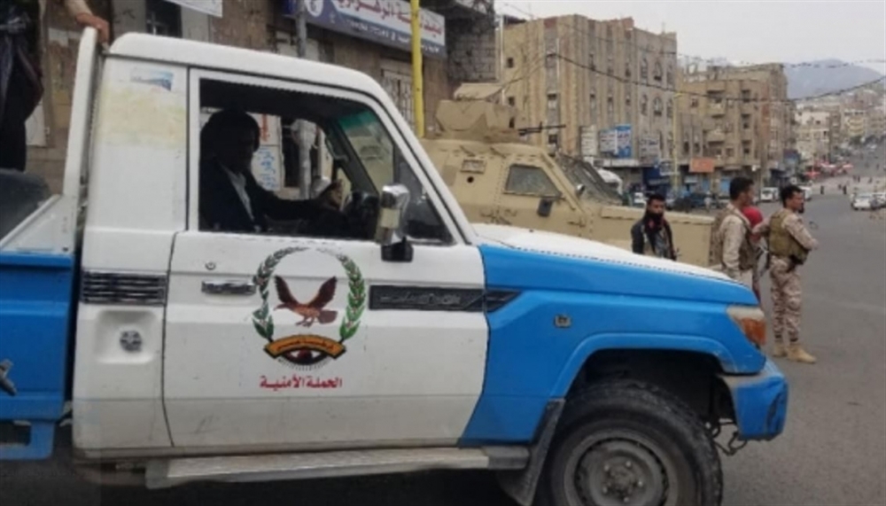 تعز.. مقتل جنديين ومسلح والقبض على زعيم عصابة بالشمايتين
