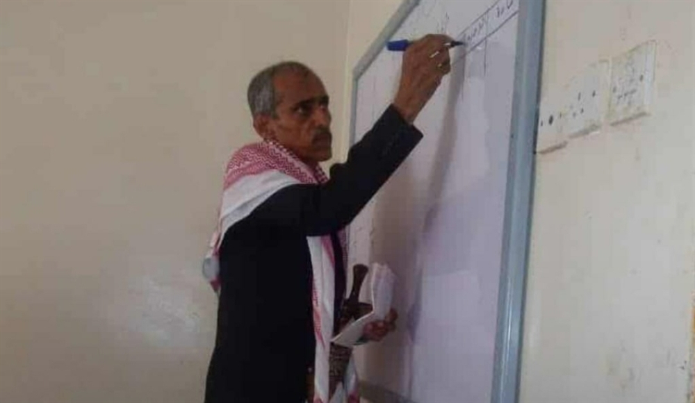 طلاب يعتدون على معلم في إب بعد منعهم من الغش في الامتحانات