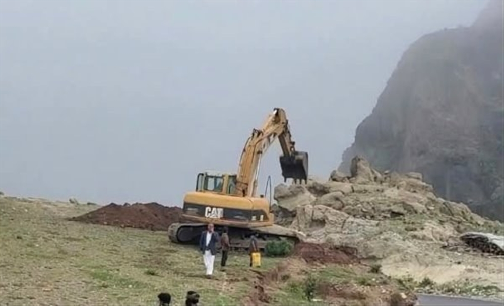 نافذون يستولون على أرض تابعة للأوقاف في إب