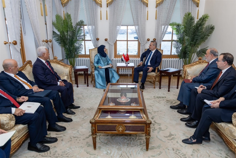 وزيرة الخارجية تبحث مع نظيرها التركي العلاقات الثنائية والتصعيد الحوثي