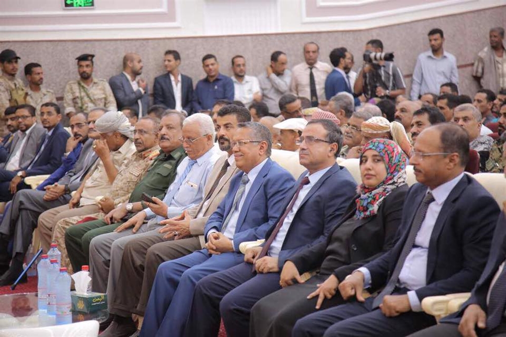 رئيس الوزراء يدعو الى دمج كافة الوحدات العسكرية التي نشأت على أساس مناطقي