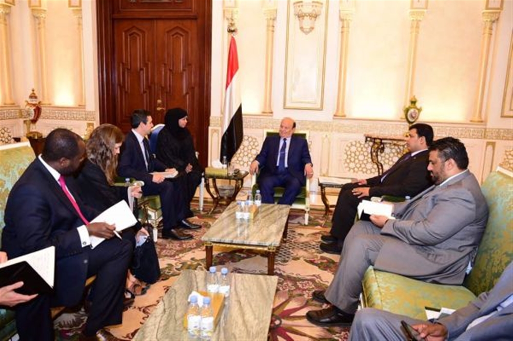 الرئيس هادي: تطبيق القرار الأممي 2216 هو السبيل الوحيد لتحقيق السلام في اليمن