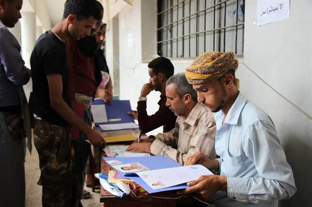 تواصل عملية صرف رواتب الجيش الوطني في محور تعز