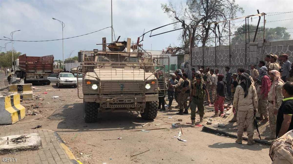 الداخلية : 18 شهيداً و 35 جريحاً حصيلة العملية الإرهابية في عدن
