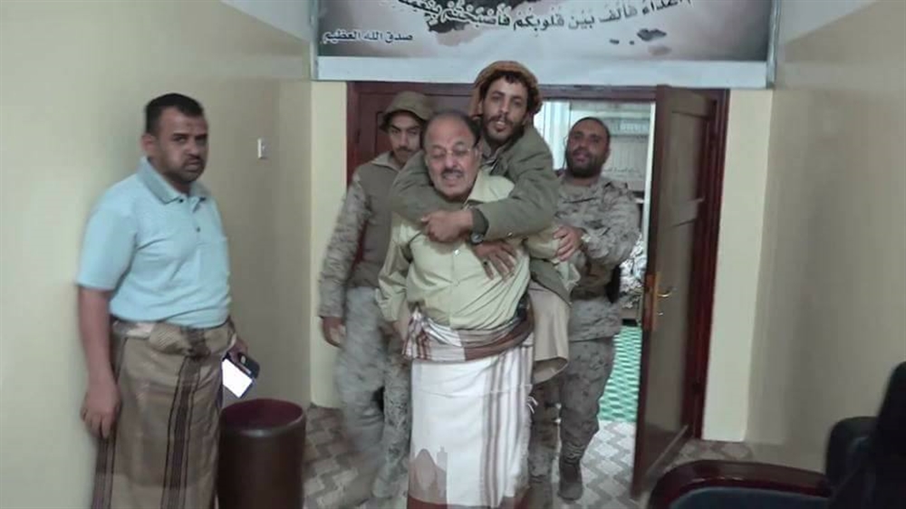 ما قصة الجندي الذي حمله نائب الرئيس على أكتافه؟ ...فيديو