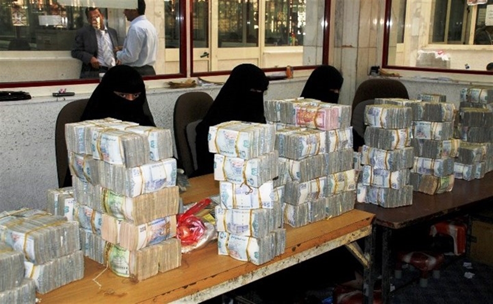 هذه خسائر اليمنيين من استمرار انهيار الريال.. تعرف عليها