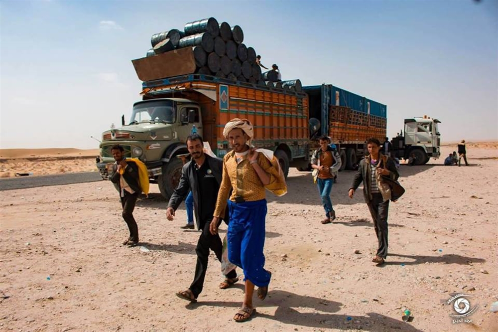 بالصور.. الحزام اﻻمني يمنع مئات المسافرين من الوصول إلى عدن