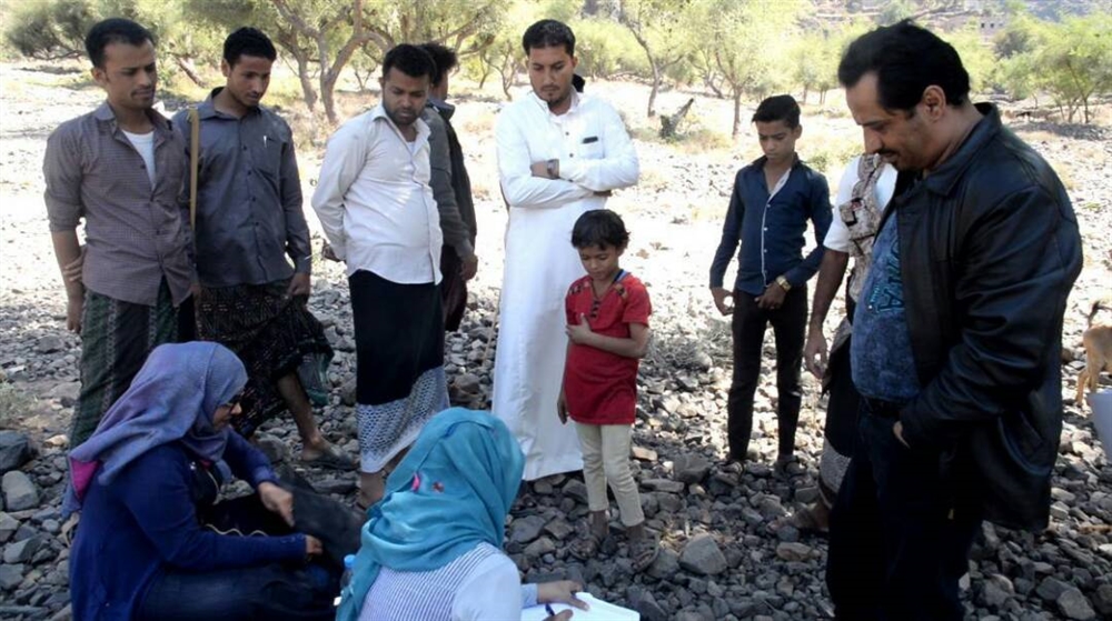 تعز: اللجنة الوطنية للتحقيق تزور مهجري وضحايا الألغام في منطقة "الأشروح"