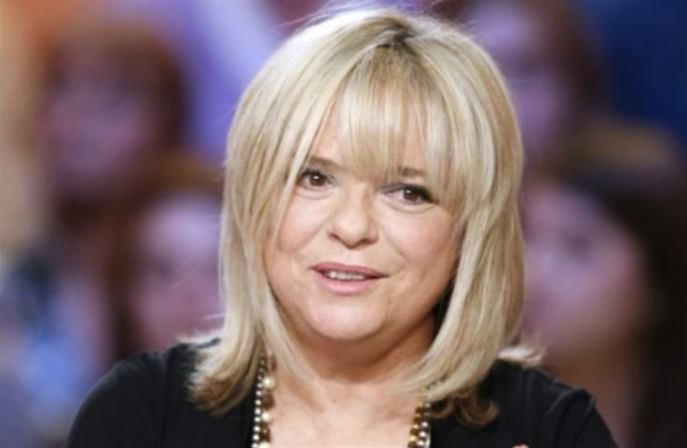 وفاة فرانس جال أشهر مغنية فرنسية عن سن 70 عاما