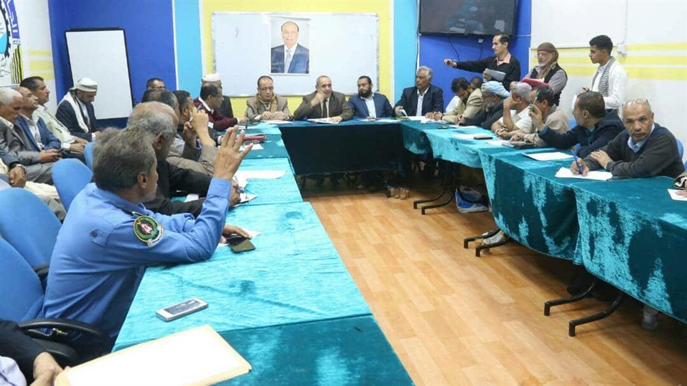 تعز: السلطة المحلية تؤكد على أهمية تفعيل أداء المكاتب التنفيذية