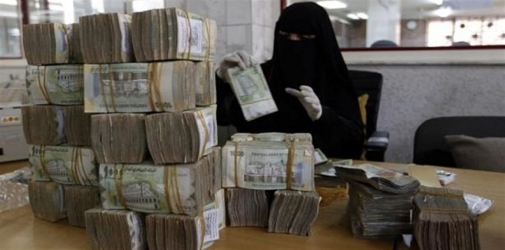 خبير اقتصادي يكشف اسباب انهيار "الريال اليمني"