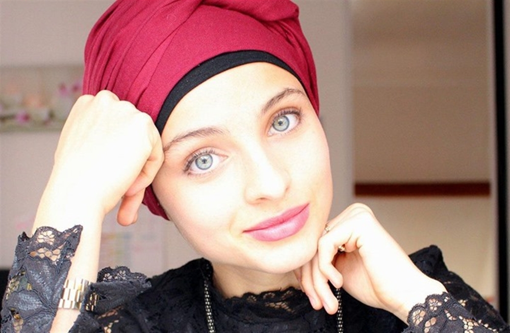 انسحاب فرنسية من أصل سوري من "ذا فويس" بعد مهاجمتها