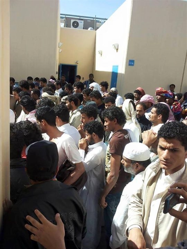 صحيفة بريطانية: السعودية طردت 100 ألف عامل يمني وهذا النهج يزيد عدد مقاتلي الحوثي