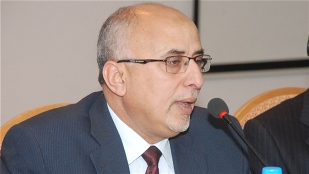 وزير يمني يدعو المجتمع الدولي إلى وقف تدخل الحوثيين بالعمل الإغاثي