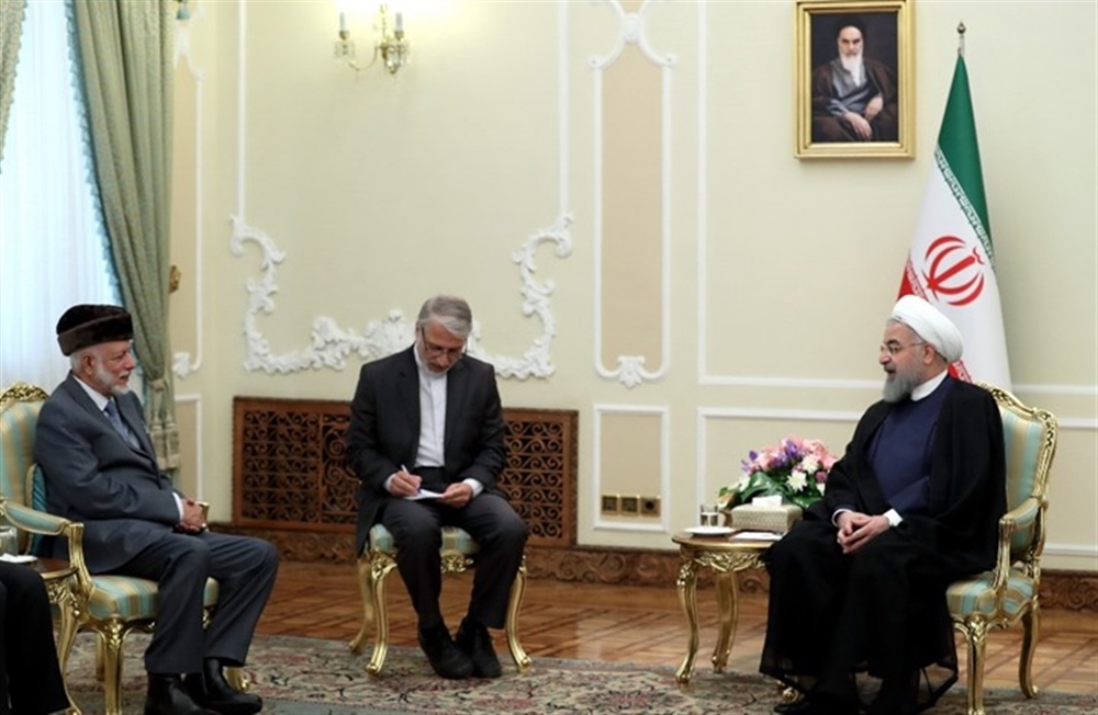 الرئيس الإيراني ووزير خارجية عُمان يطالبان بوقف الحرب في اليمن