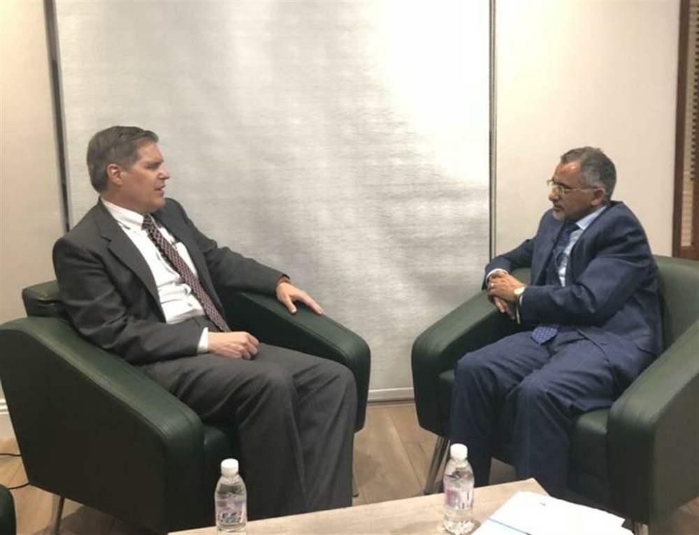 محافظ البنك المركزي يناقش مع السفير الأمريكي خطة البنك لتفعيل الحسابات الخارجية