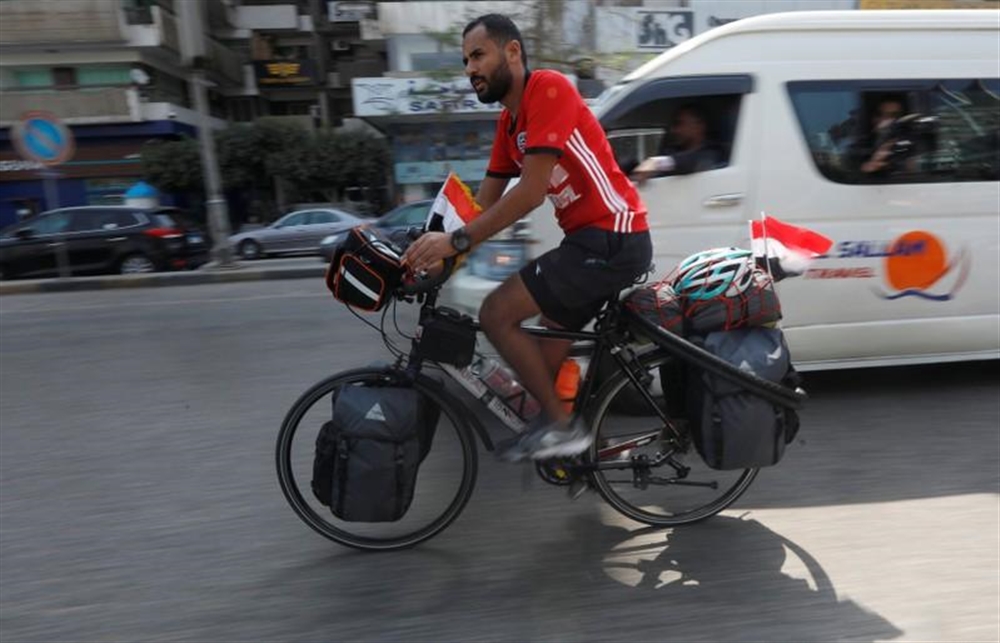مصري ينطلق في رحلة على دراجة لحضور كأس العالم لكرة القدم بروسيا