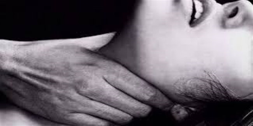 شاب يقتل أمه في الحديدة.. لماذا أقدم على هذه الجريمة الشنيعة ؟