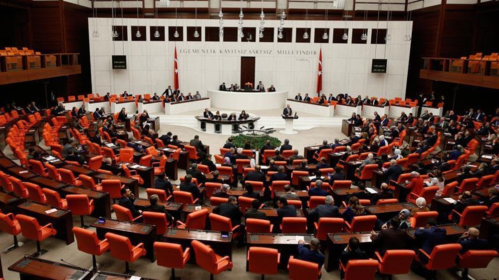 البرلمان التركي يوافق على مقترح الانتخابات المبكرة والعدالة والتنمية يرشح" أردوغان"