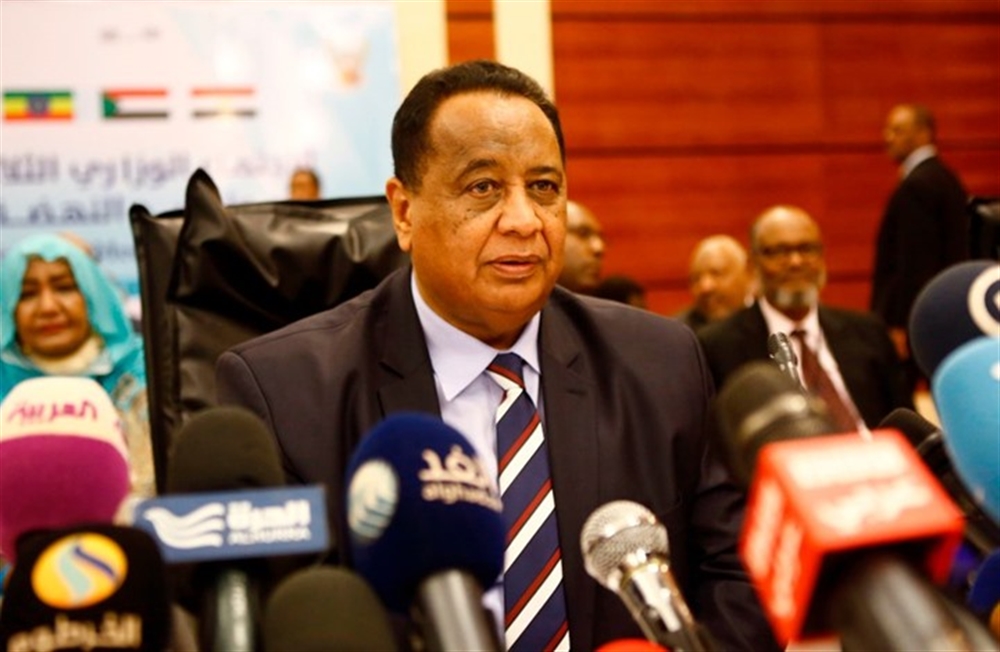 الرئيس السوداني يعفي وزير الخارجية من منصبه
