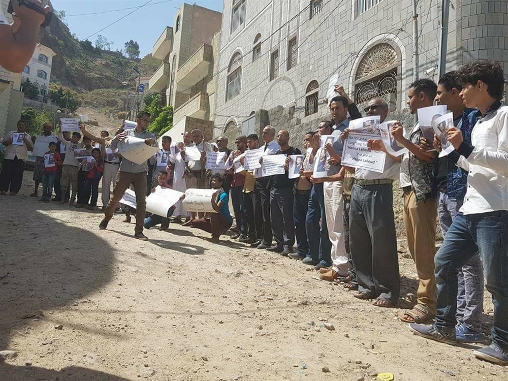 تعز: وقفة احتجاجية تنديدا بمقتل موظف الصليب الأحمر