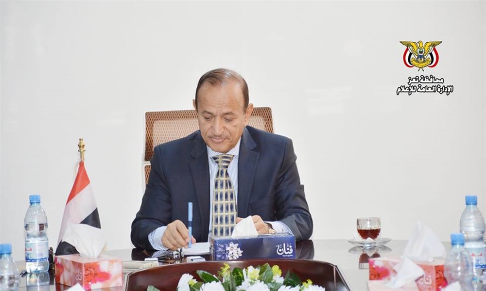 محافظ تعز يكلف قائد المحور والشرطة بضبط المخربين واستعادة مؤسسات الدولة وتأمينها