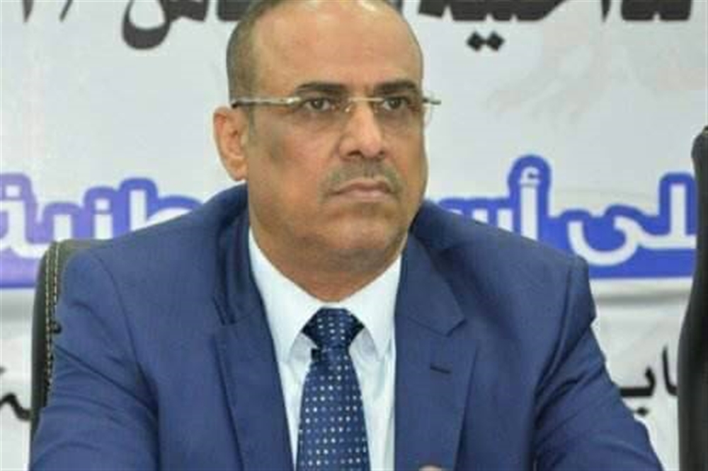 وزير الداخلية يتوعد بملاحقة الخارجين عن القانون بعدن ويؤكد مواصلة حملة إزالة العشوائيات