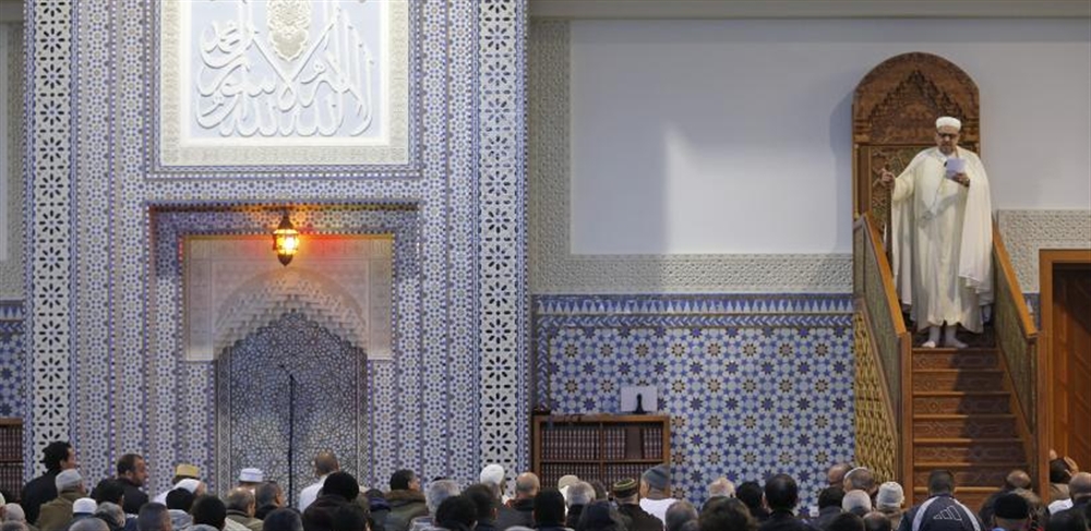 استعداداً لرمضان.. فرنسا تستعين بـ 300 إمام مسجد من الجزائر والمغرب