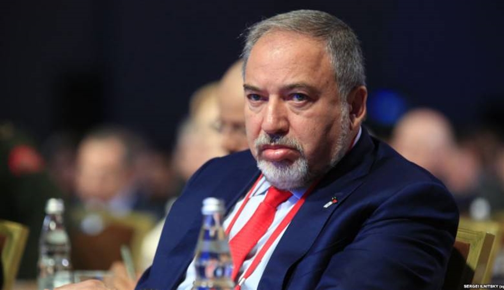 ليبرمان يرفض اعتذار عباس حول "الهولوكوست"