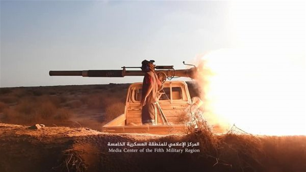 قائد عسكري: قوات الشرعية تركز حالياً على تحرير الحديدة ومينائها الاستراتيجي