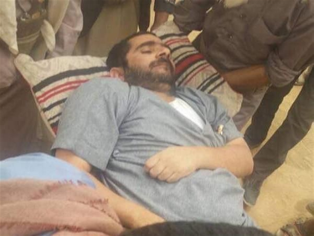 شاهد..فيديو مروع يظهر تعرض المختطف"المعمري"للتعذيب من قبل الحوثيين بصنعاء