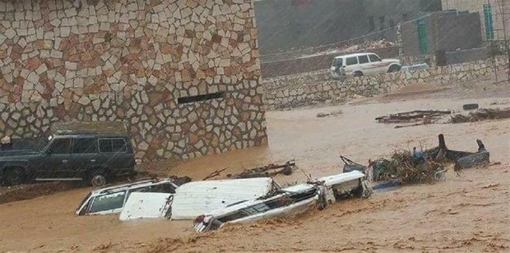 محافظ سقطرى يوجه بسرعة اصلاح الطرق المتضررة من إعصار ماكونو