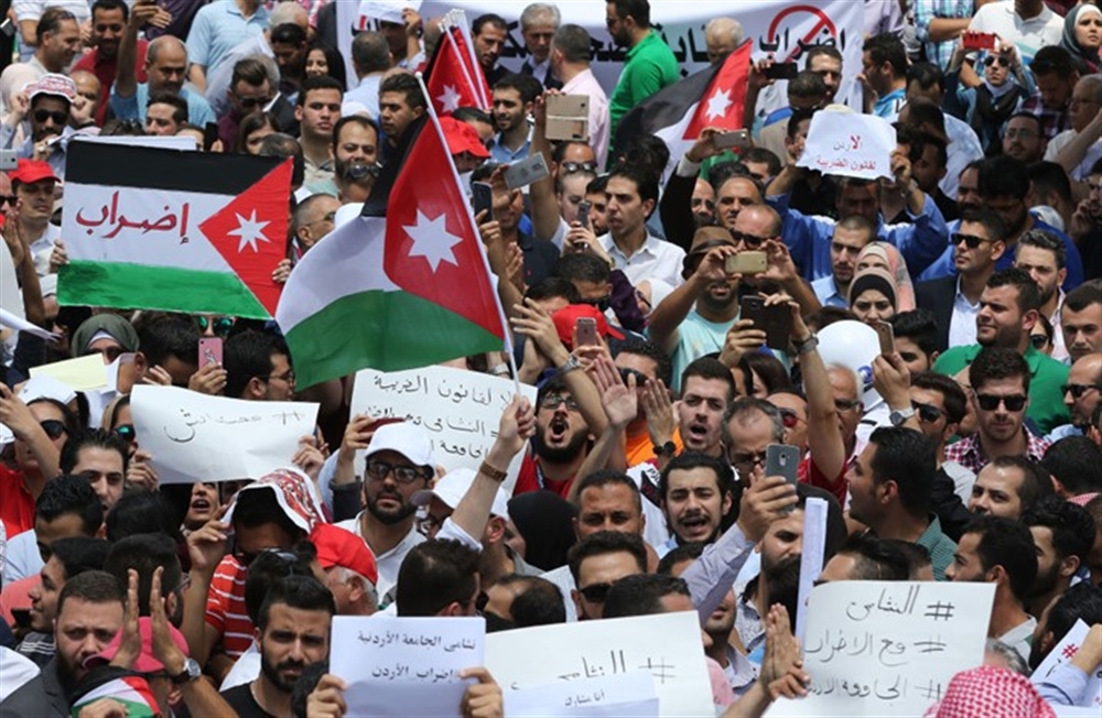 الأردن.. اعتقالات واشتباكات مع محتجين يطالبون برحيل الحكومة