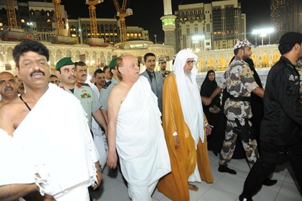 الرئيس "هادي" يصل مكة المكرمة لأداء العمرة