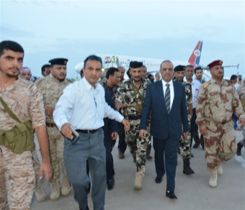 وزير الداخلية يعود إلى عدن بعد زيارة للإمارات وصفت بـ" الناجحة"