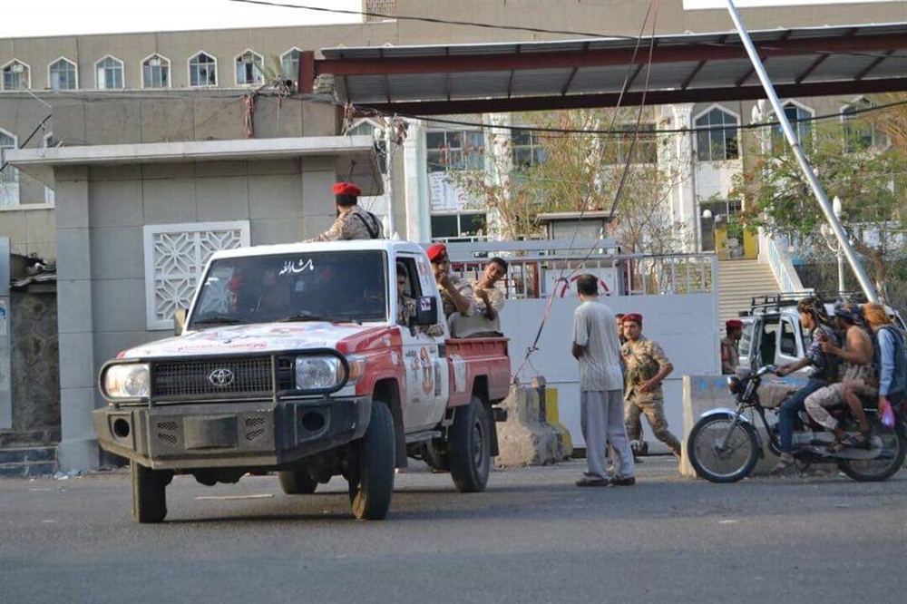 تعز: نجاة قائد عسكري من محاولة اغتيال و إصابة ثلاثة جنود بنيران مجهولين