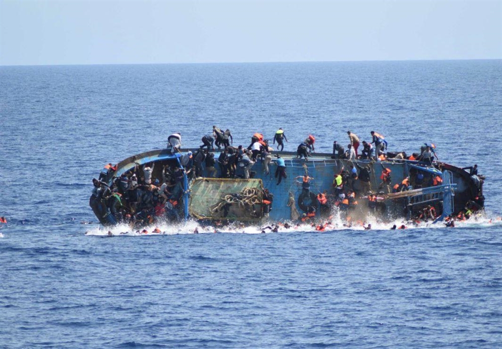 وفاة ثلاثة شباب يمنيين غرقا ونجاة رابع قبالة سواحل ليبيا أثناء محاولتهم الفرار إلى أوروبا (صور + أسماء)