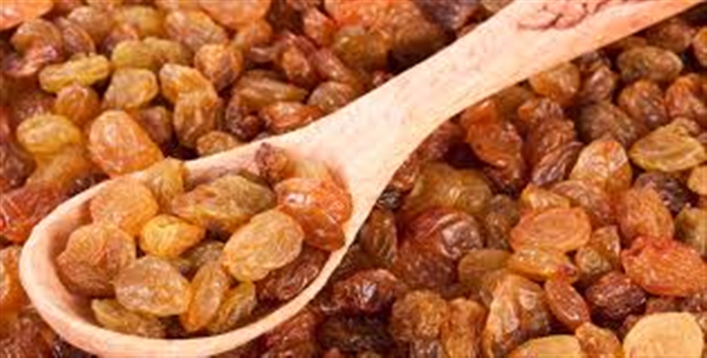 لماذا ينصح الخبراء بتناول الزبيب يومياً ؟
