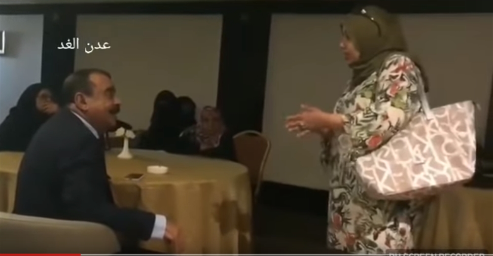 ناشطة جنوبية تهاجم قيادي في "الانتقالي": أنتم فاشلون ولا فرق بينكم وبين الحوثي  "فيديو"