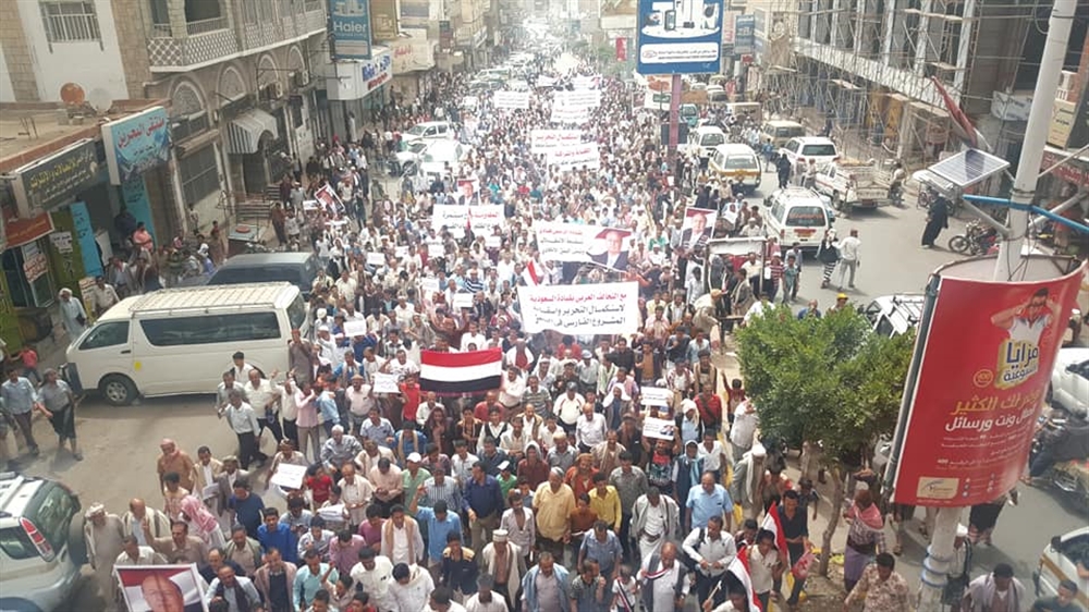 الآلاف يتظاهرون رفضا لعودة القتلة وتدوير الفاسدين في المناصب القيادية بتعز