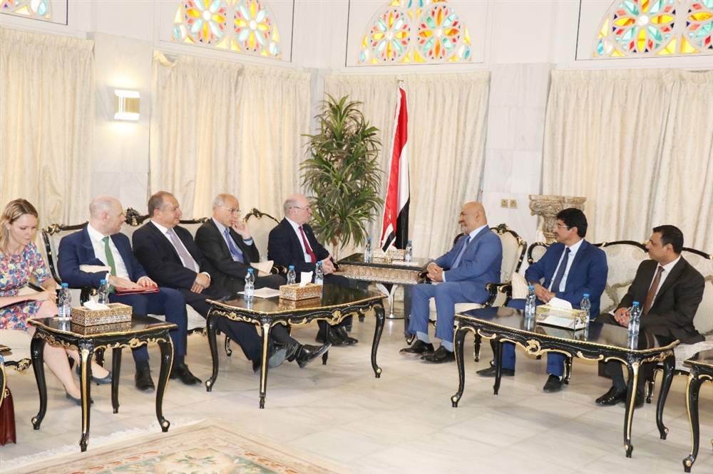اليماني يناقش مع وزير الدولة البريطاني جهود المبعوث الأممي ومستجدات الأوضاع في اليمن